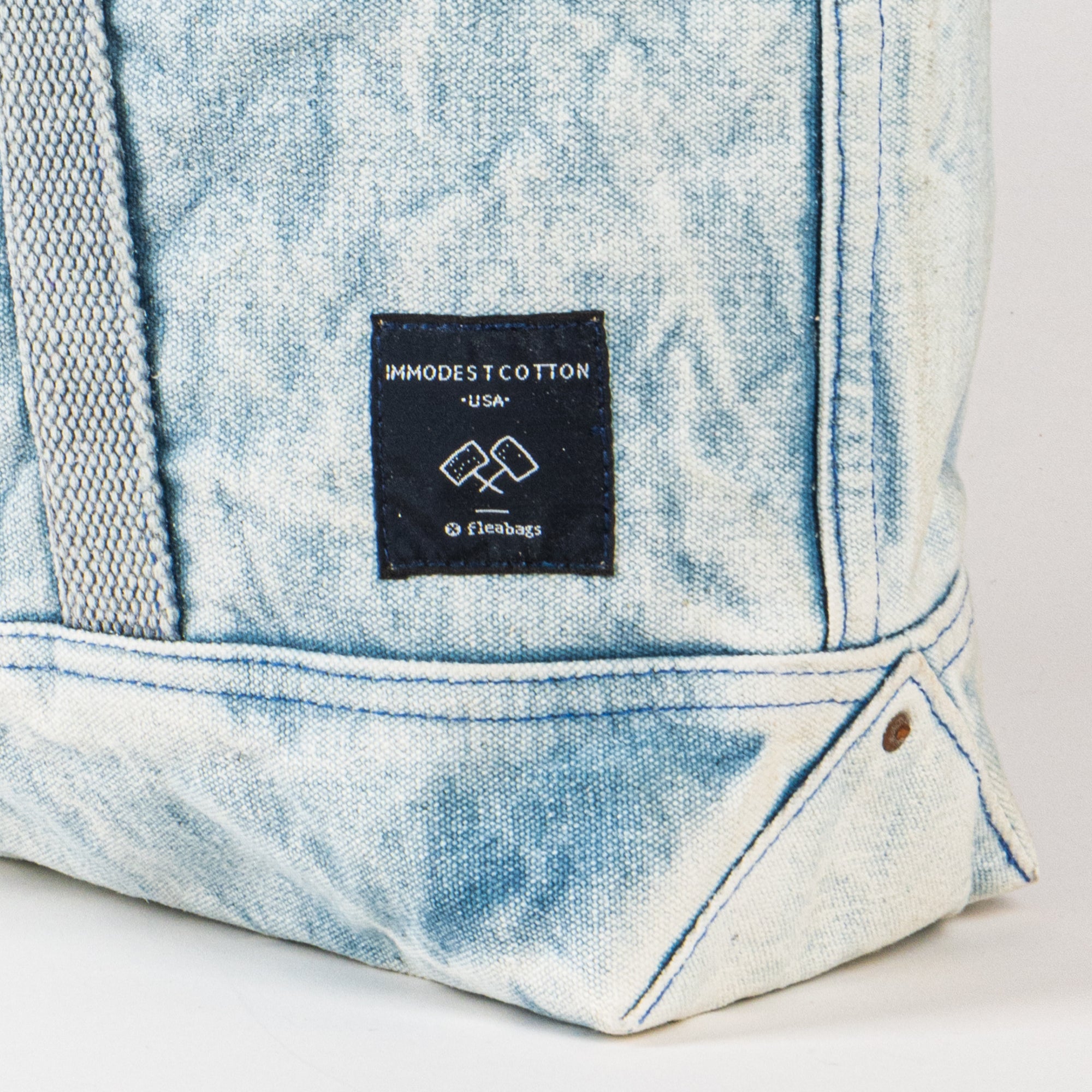 Small East West Tote | Acid wash (sample)